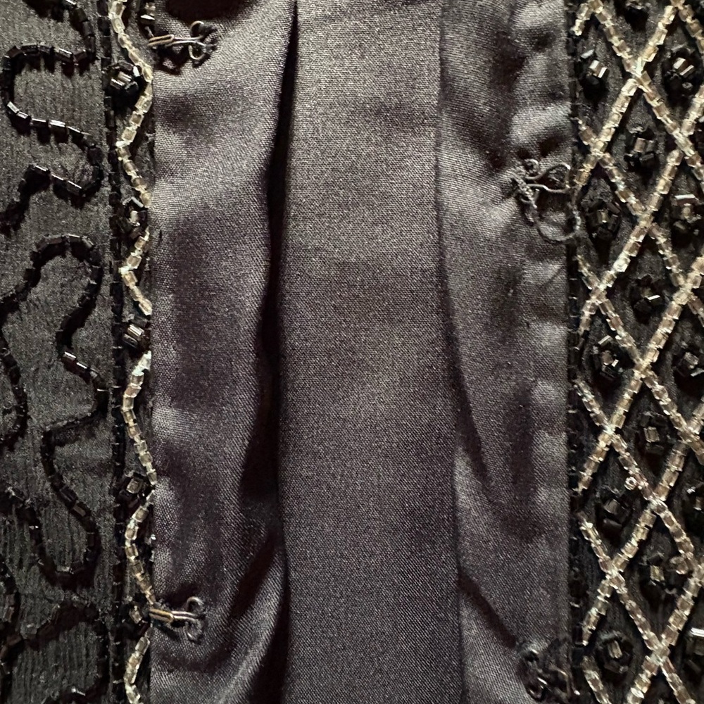 Elegant Black Beaded sparkly Women's formal wear - Picture 7 of 9
